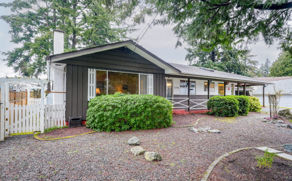 3138 Lynnlark Place Colwood